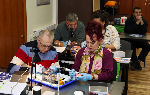 Одномоментная имплантация, немедленная нагрузка  (1)