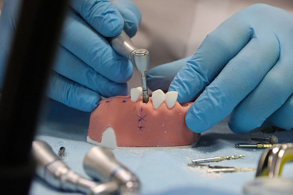 Одномоментная имплантация, немедленная нагрузка  (12)