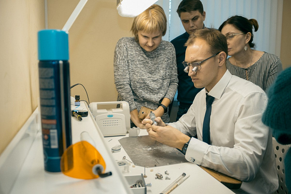 5 Создание цельнокерамической реставрации в полной анатомии по CAD/CAM с окрашиванием - общая галерея